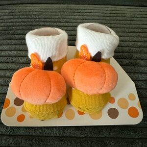 Baby pumpkin booties